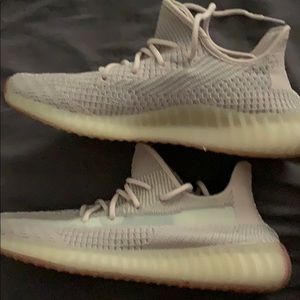 Yeezy V2 Citrin (non-reflective) (minor wear)